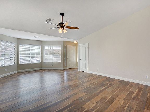 5th image of 907 Abilene St