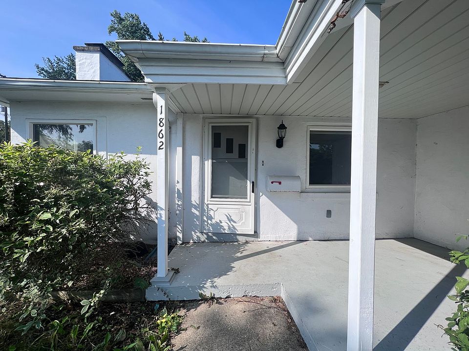 1st image of 1862 Lake Michigan Dr NW