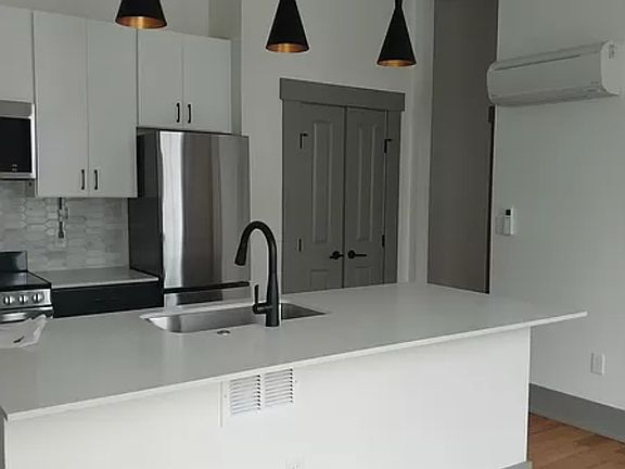 4th image of 1725 Elm St #7