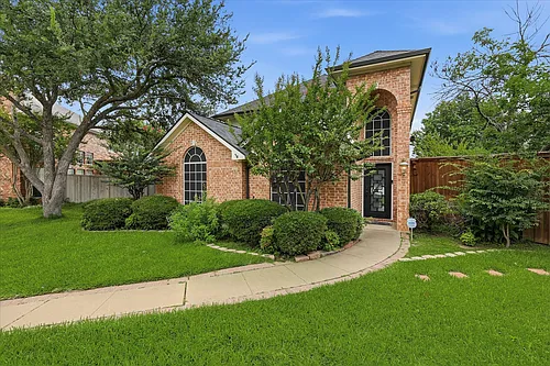 600 Raintree Cir Photo 1