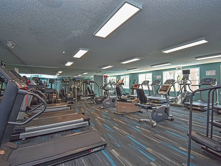 Centerpoint Apartments — Photo 7