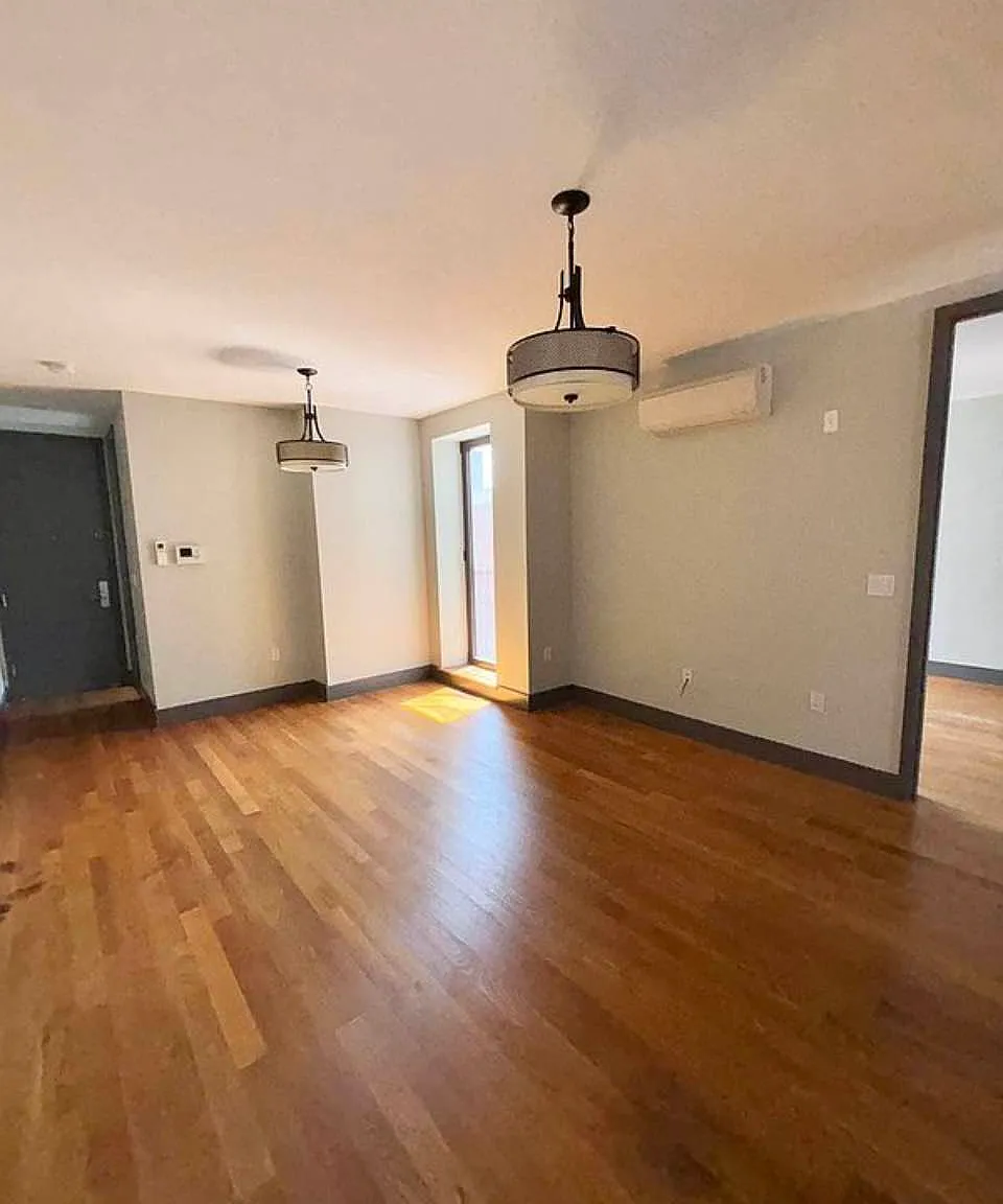 996 Willoughby Avenue — Photo 3
