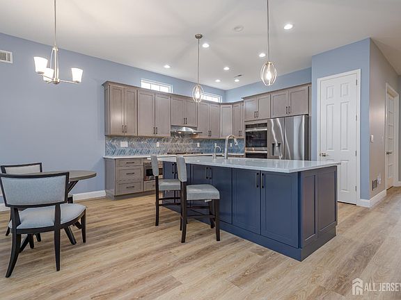 4th image of 16 Tamarack Rd