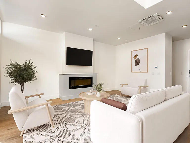 905 SE 4th St #210 — Photo 5