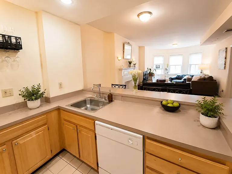 1404 Beacon St — Photo 8