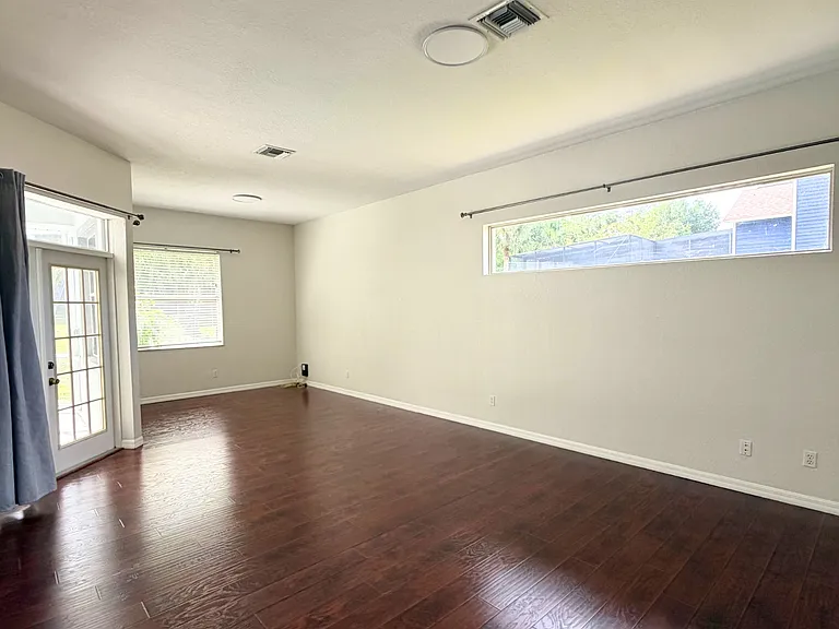 1722 Markham Glen Cir — Photo 12