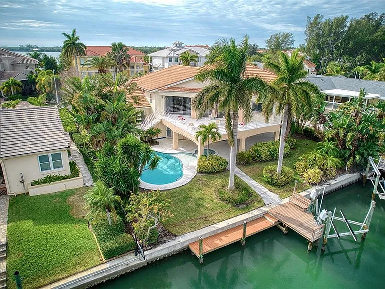 131 Sands Point Dr — Photo 49