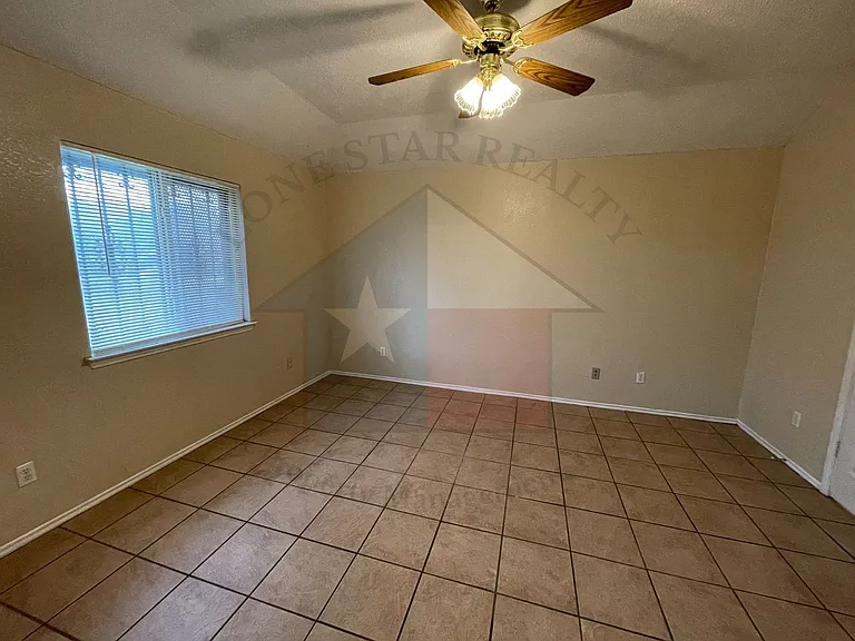 5006 Rockdale Dr — Photo 8
