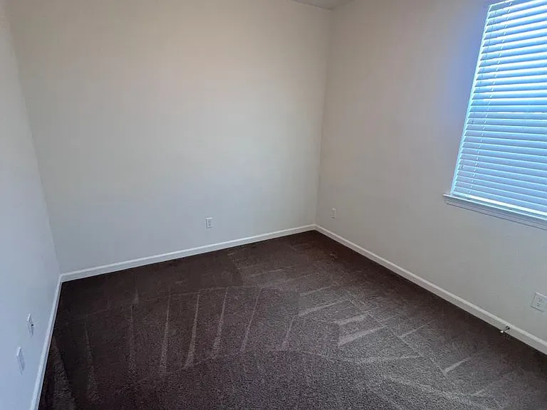 1021 Chapelhill Ln — Photo 6