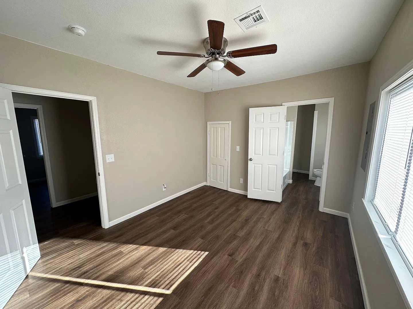 2 Bedroom 1.5 Bath Home for Rent — Photo 3