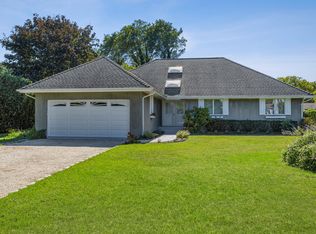 3 Potato Field Ct, Southampton, NY 11968