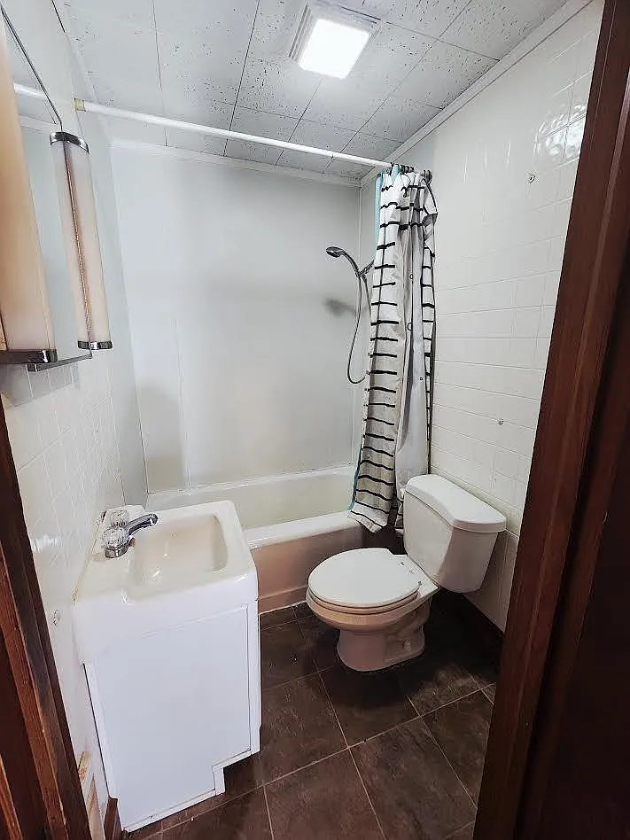 3 bed, 1.0 bath, 1050 sqft, $1,000 — Photo 4