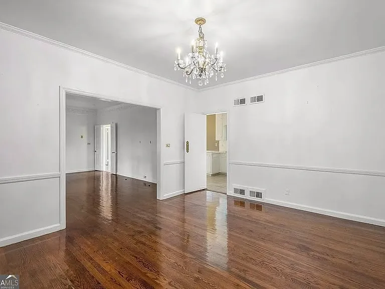 757 Old Ivy Rd NE — Photo 9