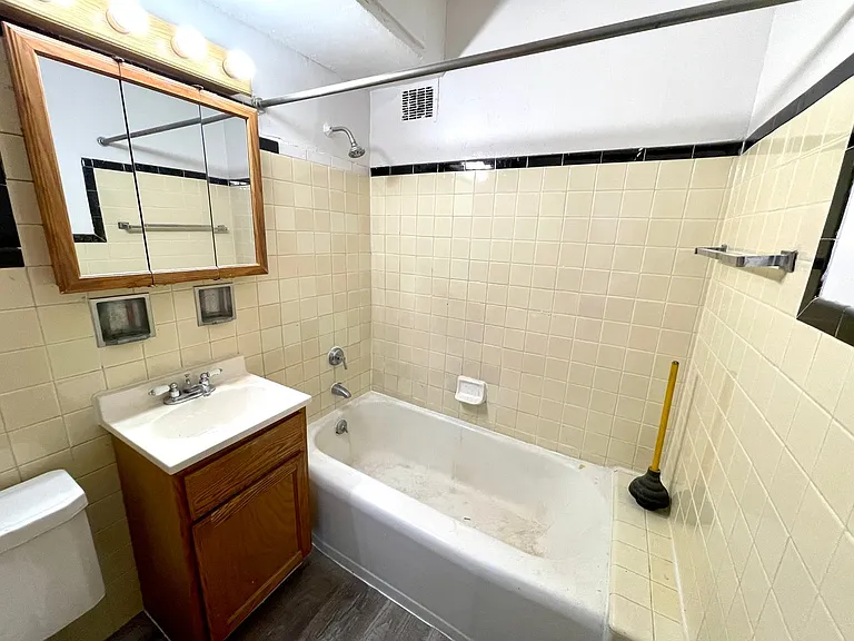 930 N Marshall St — Photo 11