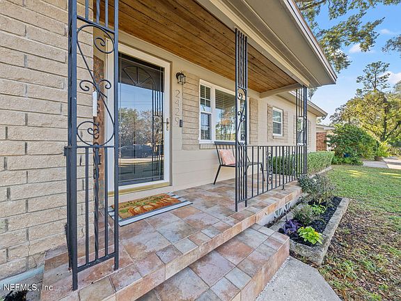3rd image of 2429 BUTTONWOOD Drive