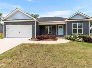 115 Plantation Dr, Cochran, GA 31014