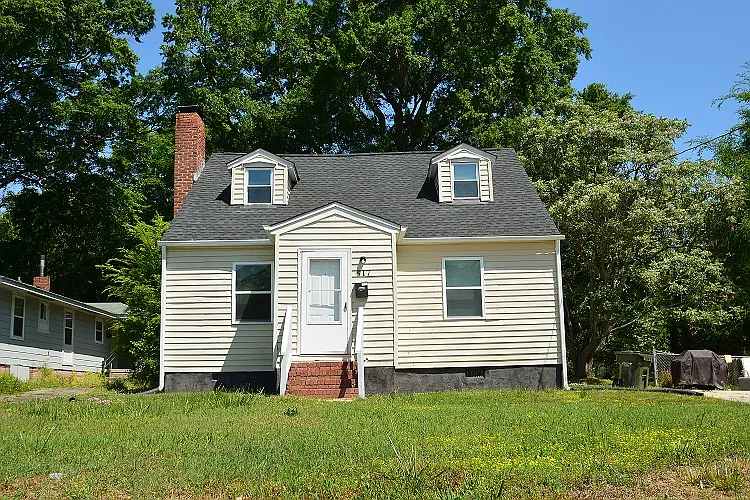 5 bed, 1302 sqft, $1,800 — Photo 1