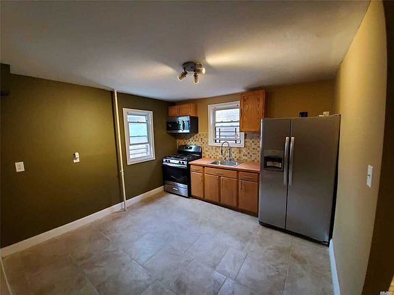 3rd image of 16923 Liberty Ave
