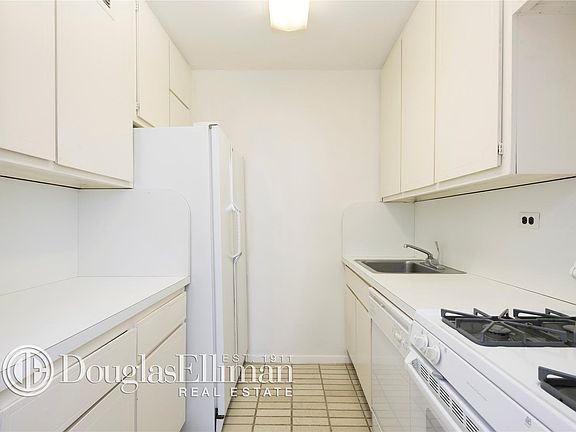 3rd image of 400 E 56th St APT 24G