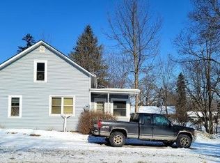 526 Hillcrest Dr, Waupaca, WI 54981