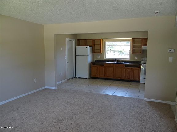 4th image of 1320 Vander Ave SE