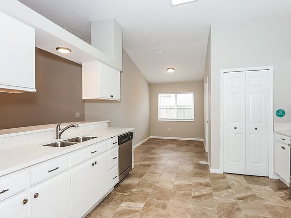 4th image of 3329 Pine Top Dr