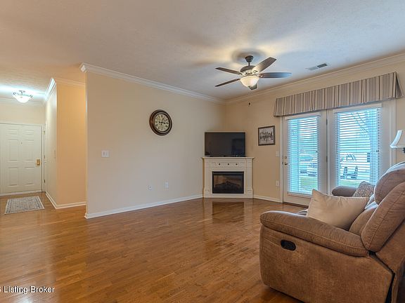 3rd image of 2609 Bradford Commons Dr Unit 104