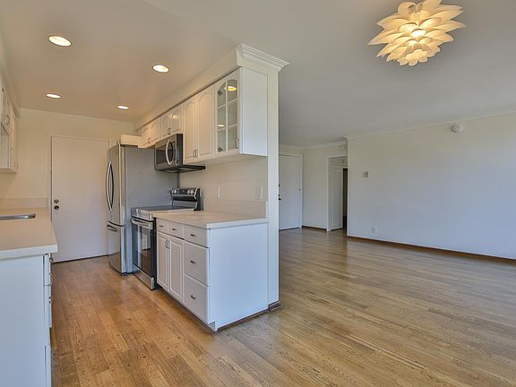 3rd image of 525 N Sycamore Ave APT 306