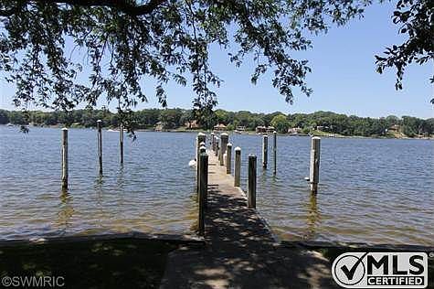 3rd image of 17831 Oakwood Dr