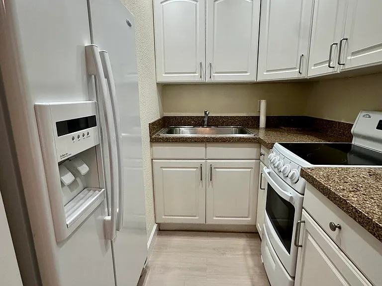 815 Middle River Dr #110 — Photo 5