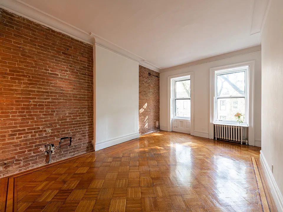 23 W 95th St #3F