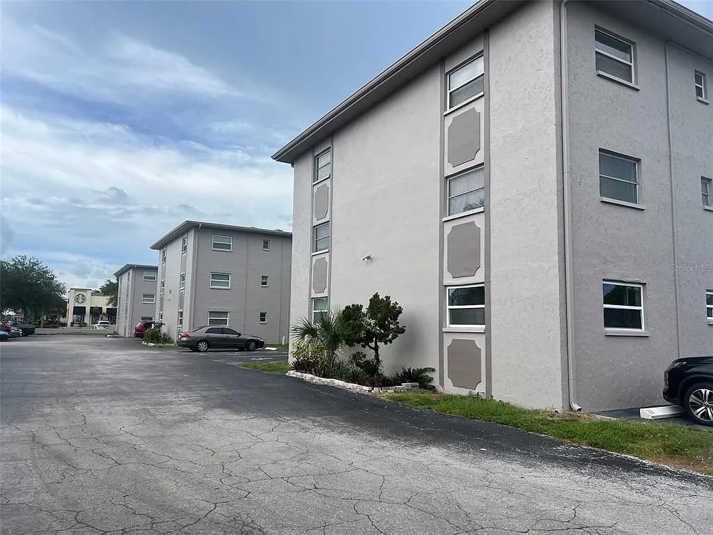 1 bed, 1.0 bath, 770 sqft, $1,200 — Photo 1
