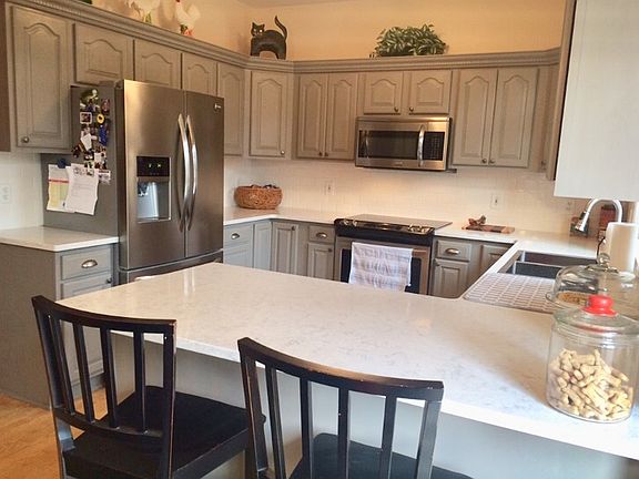 Kitchen with quartz counters