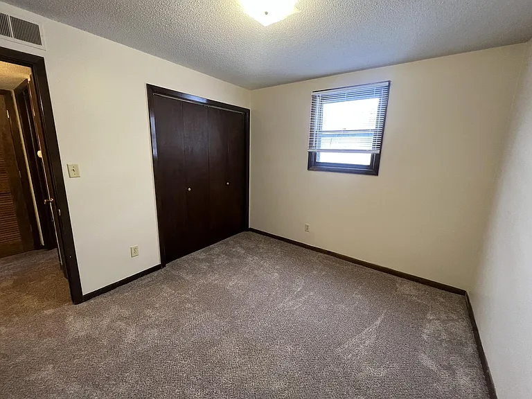 340 S Birchwood Dr #D — Photo 11