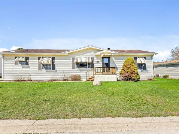 8686 Dutch Elm Ct, Roscoe, IL 61073