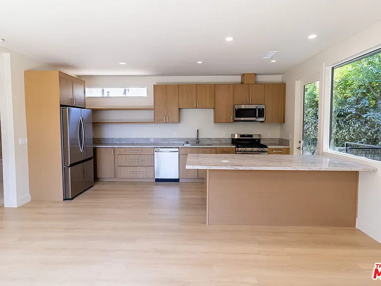 821 S Muirfield Rd — Photo 8