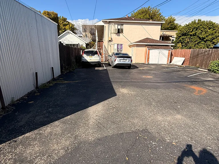 1616 S St #6 — Photo 12