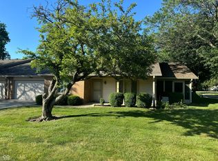 7462 Prairie Lake Dr, Indianapolis, IN 46256