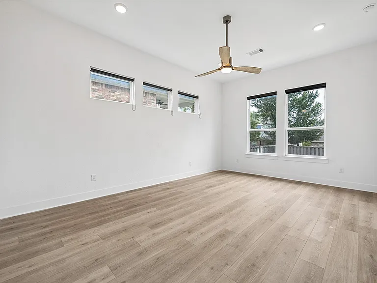 1336 Kneehigh Ln — Photo 4