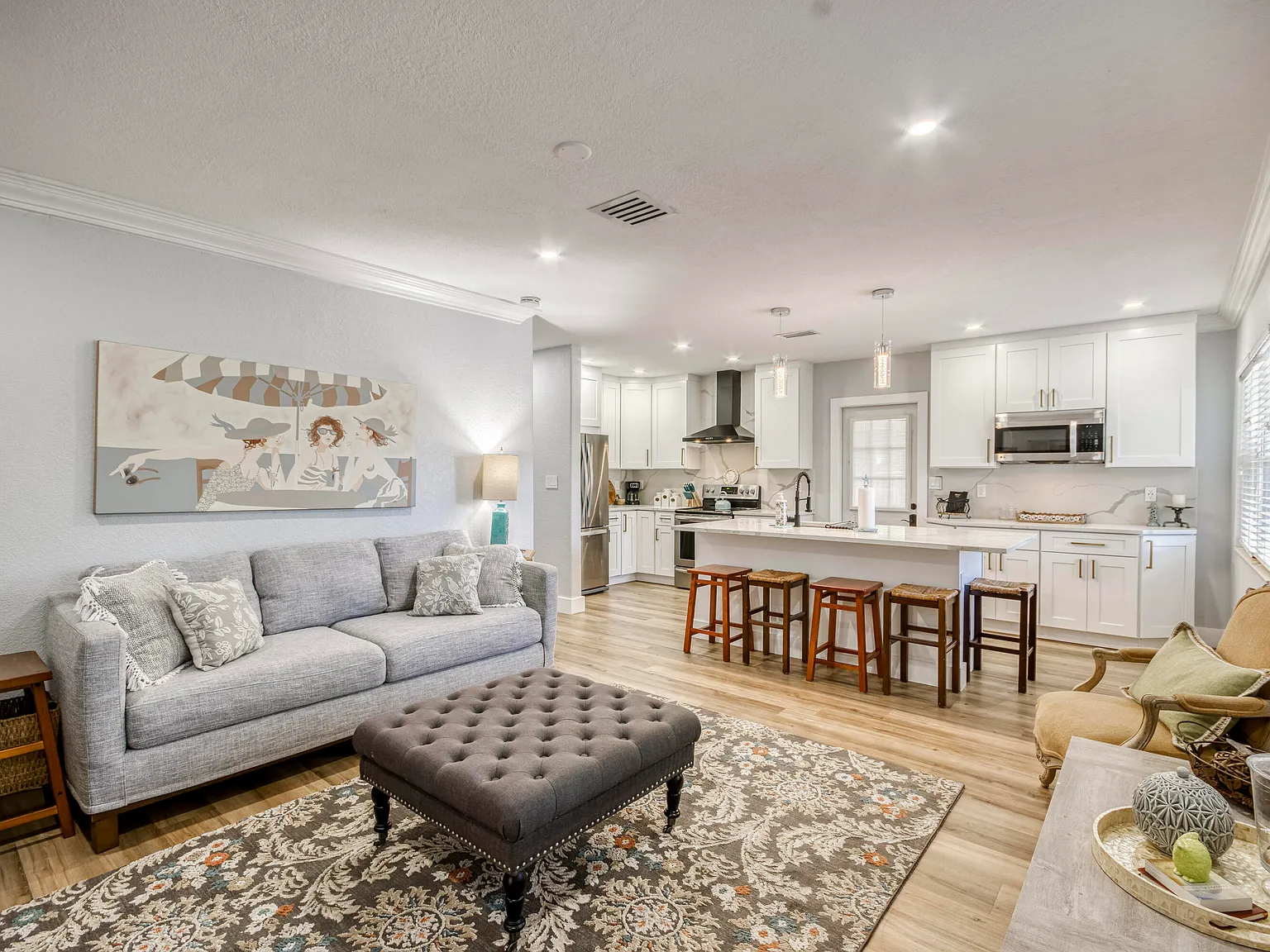 3 bed, 2.0 bath, 1115 sqft, $3,200 — Photo 3