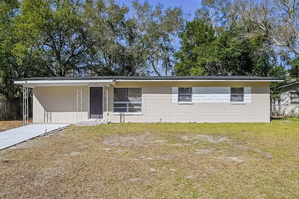 3 bed, 1.5 bath, 1058 sqft, $1,555 — Photo 1