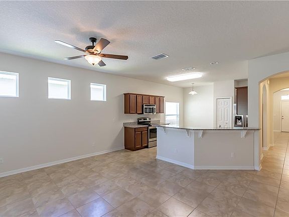 4th image of 805 Dolphin Cay Way