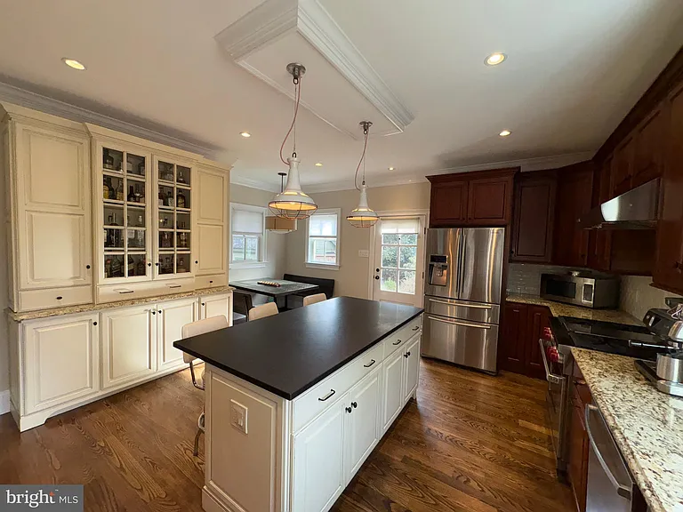 11 Chestnut St — Photo 20