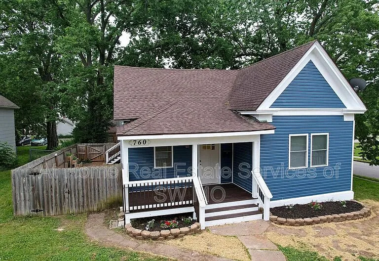 760 S Main Ave — Photo 1