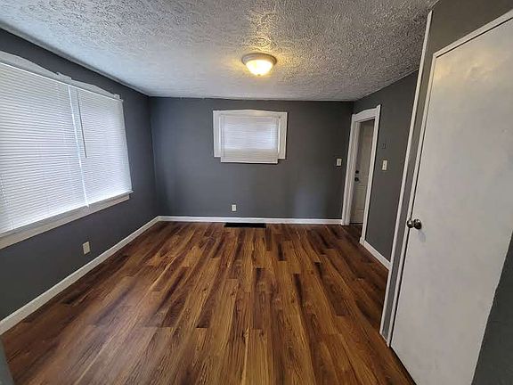 3rd image of 639 Hilltonia Ave