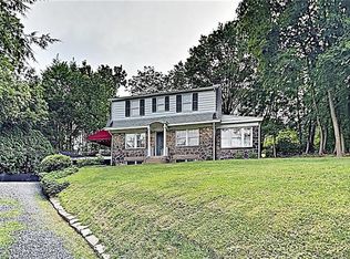 17 Banbury Ln, Pittsburgh, PA 15202