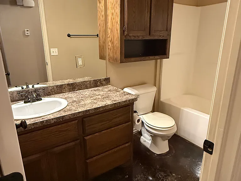 810 Russell Cir — Photo 6