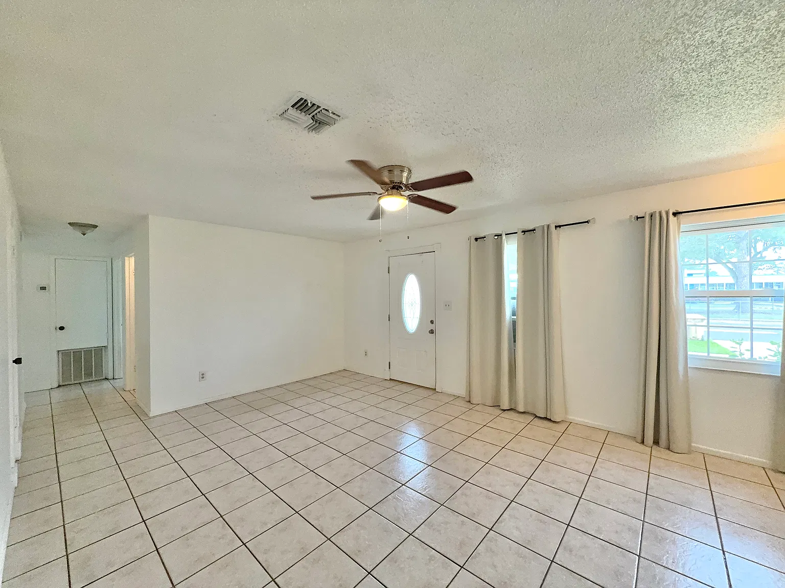 3 bed, 1300 sqft, $1,850 — Photo 4