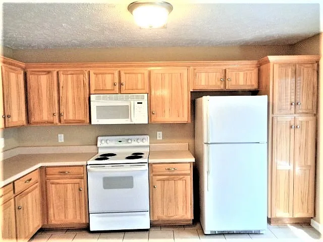 3 bed, 2.0 bath, 1790 sqft, $2,295 — Photo 2
