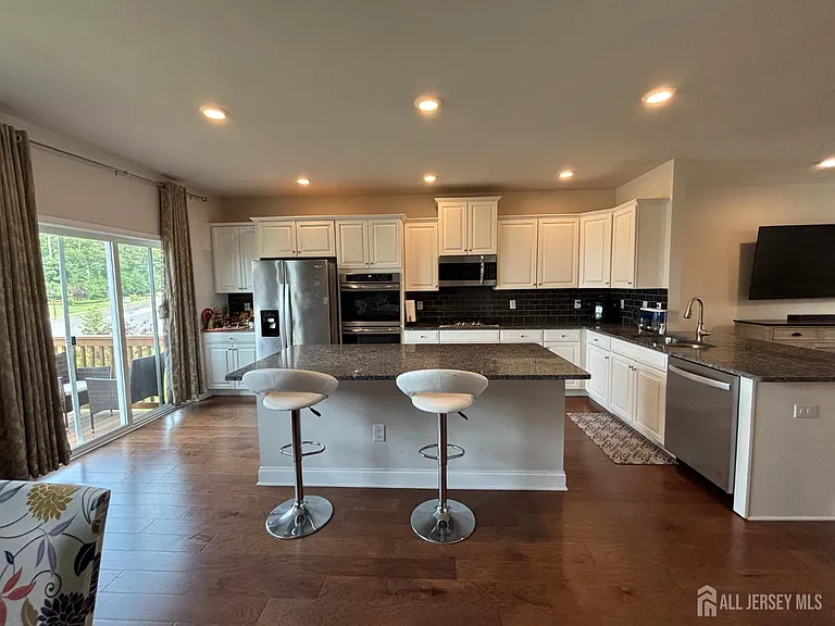 1002 Hights Farm Rd N — Photo 16